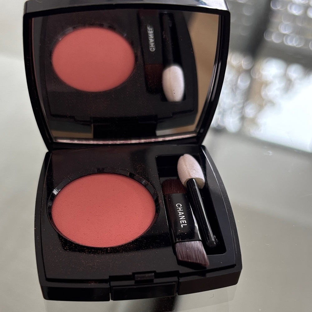 CHANEL Rose  Charnel Eyeshadow with Brush